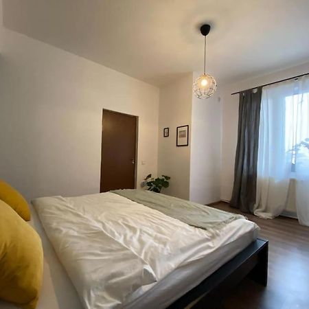 Kara'S Apartment Bucharest Exterior photo