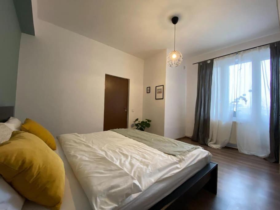 Kara'S Apartment Bucharest Exterior photo